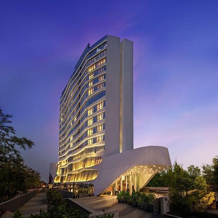 Doubletree By Hilton Ahmedabad Hotel Екстериор снимка