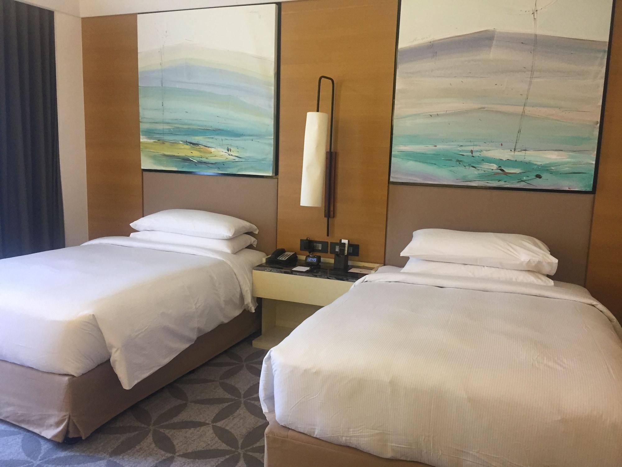 Doubletree By Hilton Ahmedabad Hotel Екстериор снимка