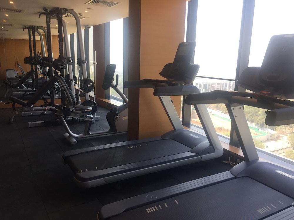 Doubletree By Hilton Ahmedabad Hotel Екстериор снимка