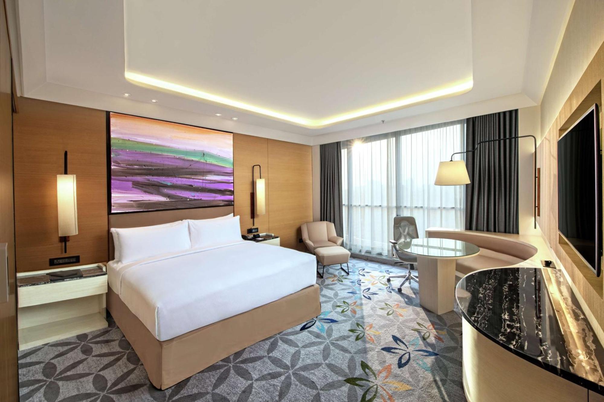 Doubletree By Hilton Ahmedabad Hotel Екстериор снимка