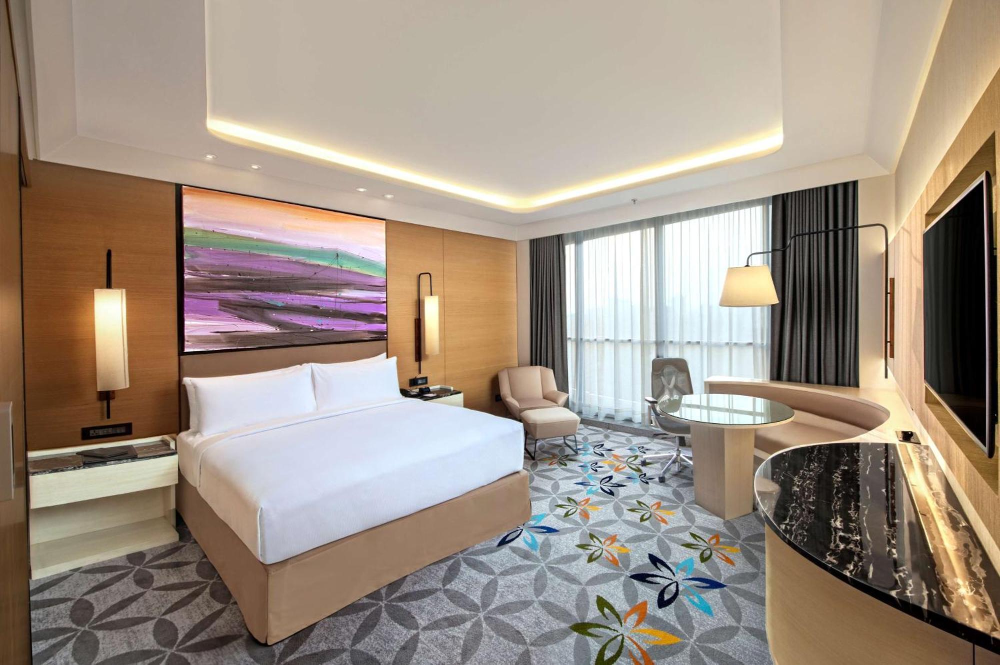 Doubletree By Hilton Ahmedabad Hotel Екстериор снимка
