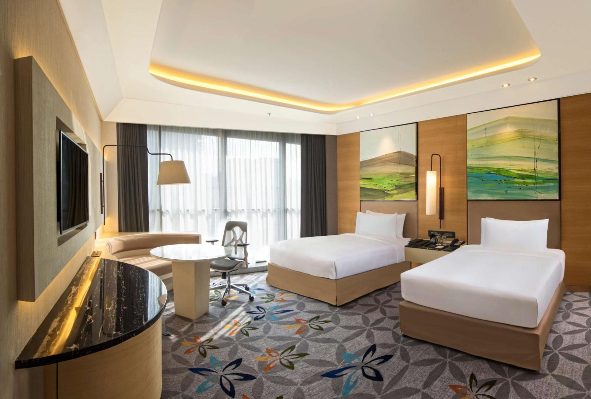 Doubletree By Hilton Ahmedabad Hotel Екстериор снимка