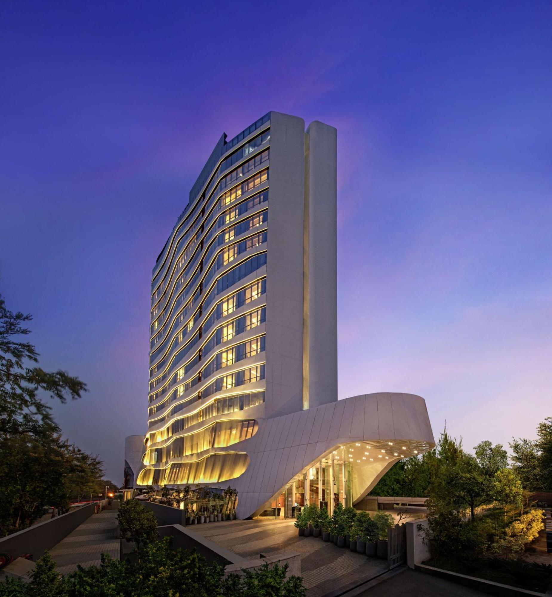 Doubletree By Hilton Ahmedabad Hotel Екстериор снимка