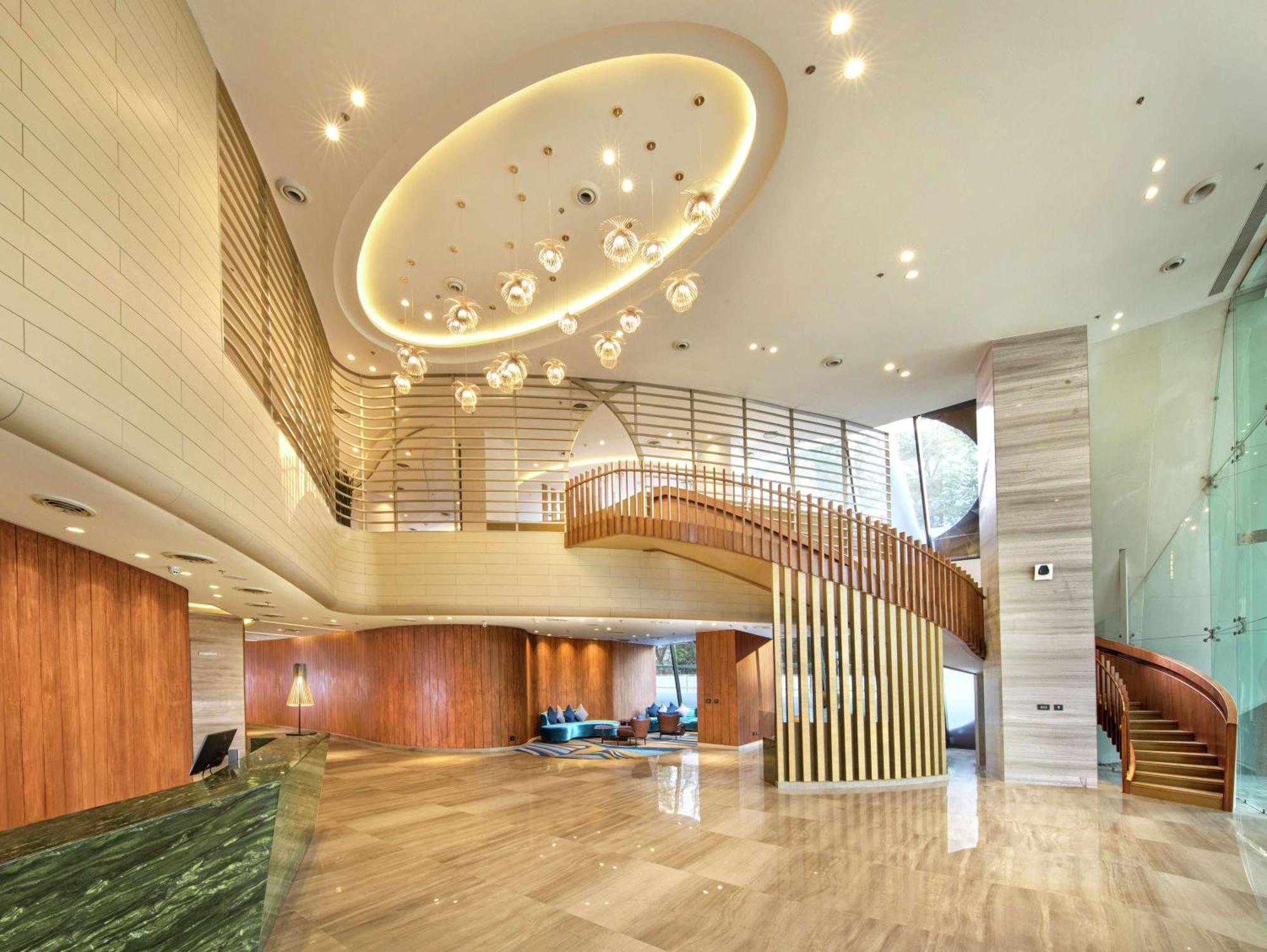 Doubletree By Hilton Ahmedabad Hotel Екстериор снимка